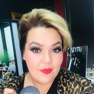 Meet your Posher, Aida